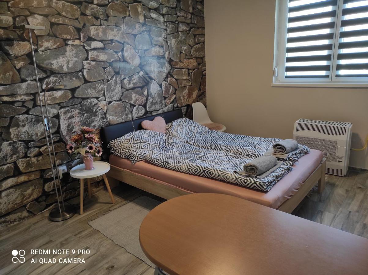 Desi Apartman Kaposvar Luaran gambar