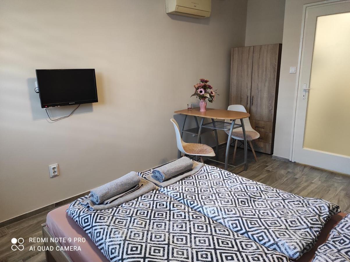 Desi Apartman Kaposvar Luaran gambar